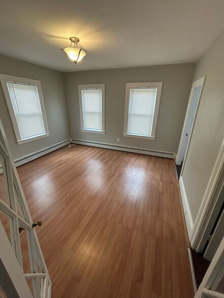 Living Room - 125 Calverley St