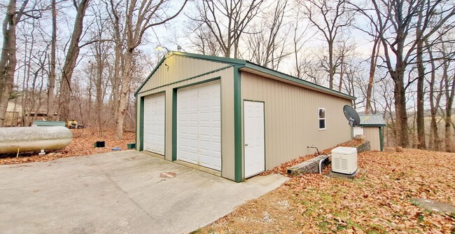 Building Photo - 3 Bed / 1 Bath Single Family Home