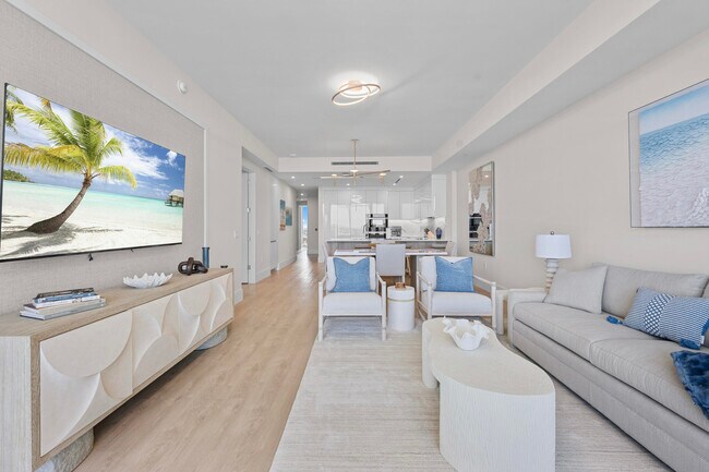 Building Photo - 220 Lake Shore Dr