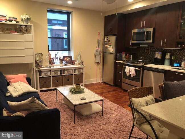 Building Photo - 131 S 13th St