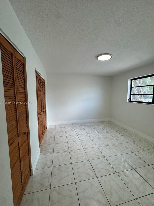 Building Photo - 1107 NW 30th Ave