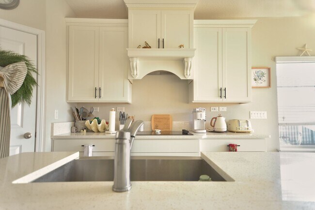 Building Photo - Beautiful Pond-Front Home Near Amelia Concourse