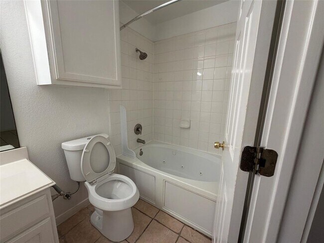 Building Photo - 103 N Mockingbird Cir