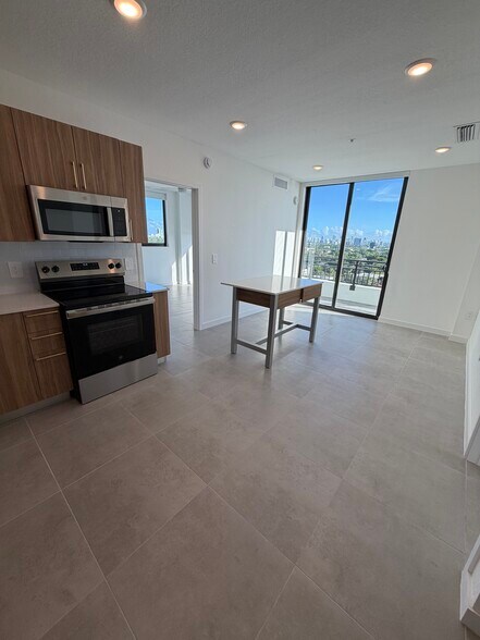 Building Photo - 1541 Van Buren St