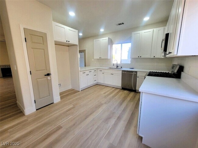 Building Photo - 5924 Taj Mahal Dr