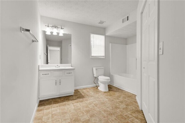 Building Photo - 119 Twin Pines Ct