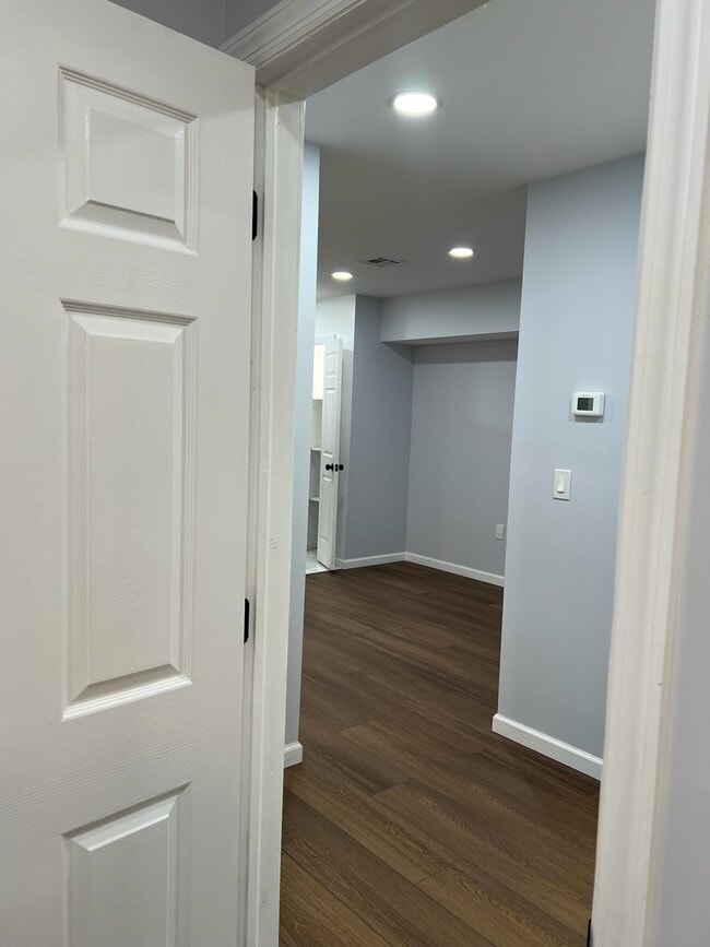 Building Photo - 384 Palisade Ave