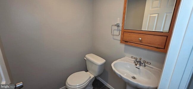 Building Photo - 6974 Knighthood Ln