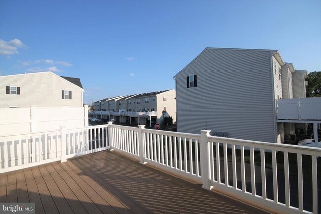 Building Photo - 228 Compass Dr