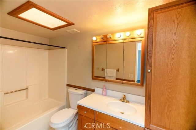 Building Photo - 7795 Oakwood Ave