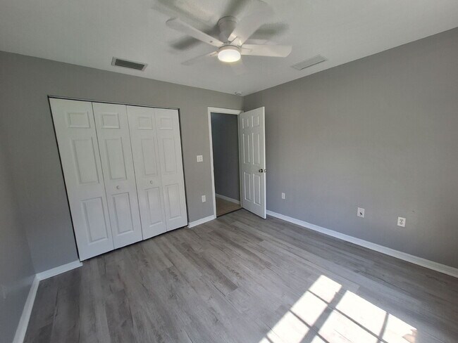 Building Photo - 3/2 Annual Rental Near Atwater Elementary School