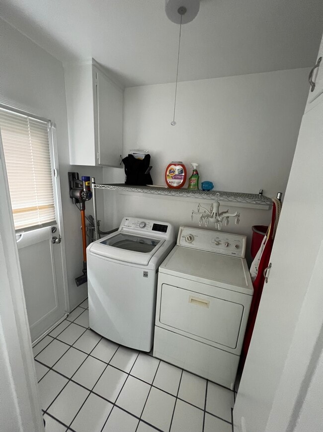 Current — laundry room - 4222 Jasmine Ave