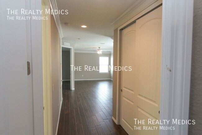 Building Photo - 15764 Ave Of The Arbors