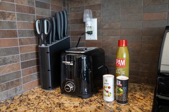 Kitchen basics - 3412 St Emanuel St
