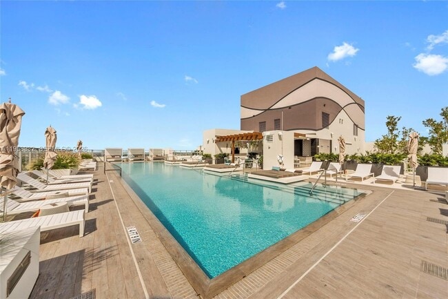 Building Photo - 1010 Brickell Ave