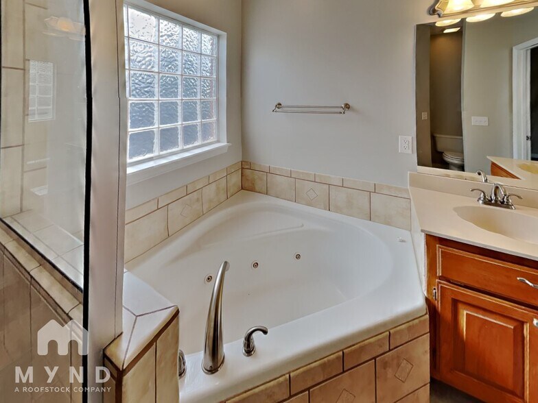 Building Photo - 214 Blake Dr