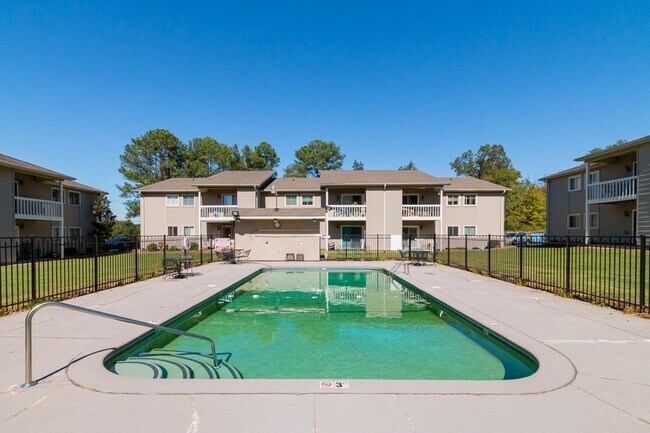 Building Photo - Pool View Condo Available!