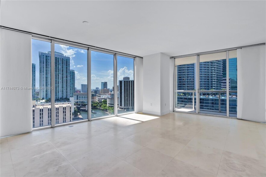 Building Photo - 475 Brickell Ave