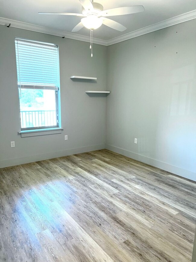 Building Photo - WATERFRONT CONDO FOR RENT