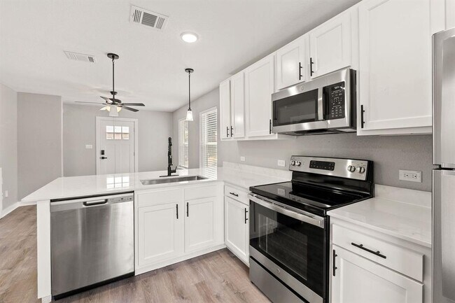 Building Photo - 20 Tate Ln