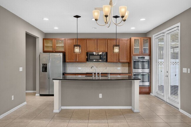 Building Photo - Large 4 bedroom home in Oakleaf