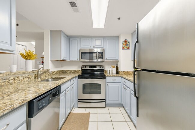 Building Photo - Spacious & Conveniently Located 2br/2ba on U St Corridor!