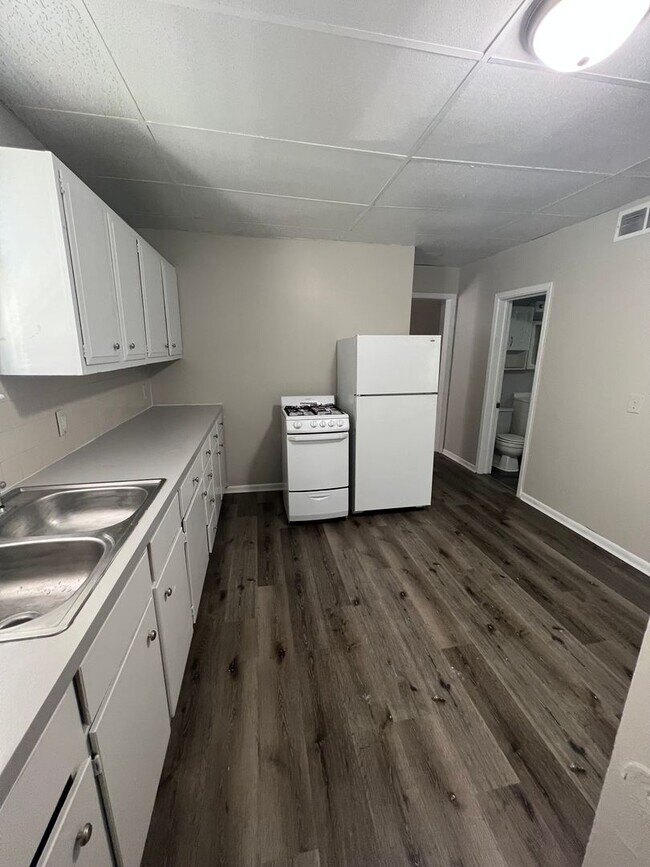 Building Photo - Duplex at 411/413 SW Tyler St