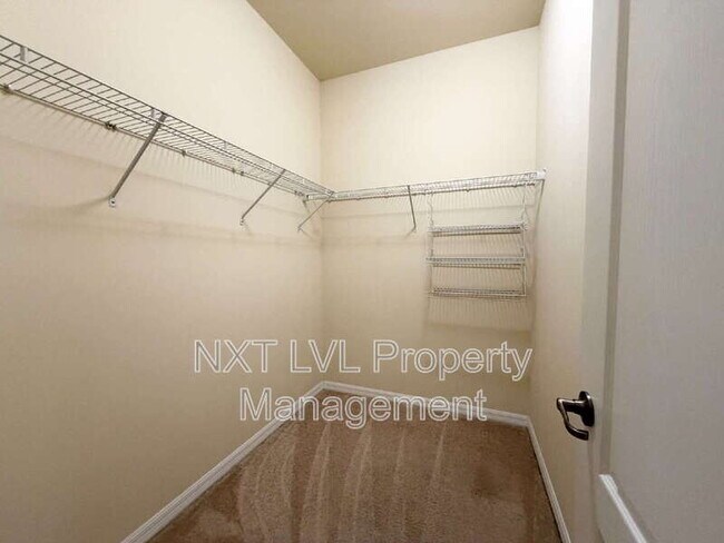 Building Photo - 9453 River Otter Dr