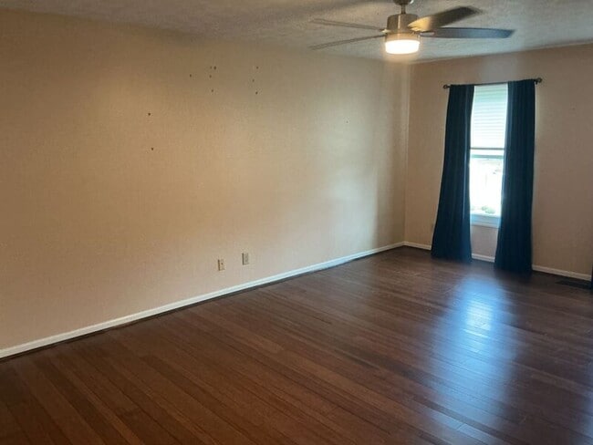 Building Photo - 1851 Foxhollow Dr