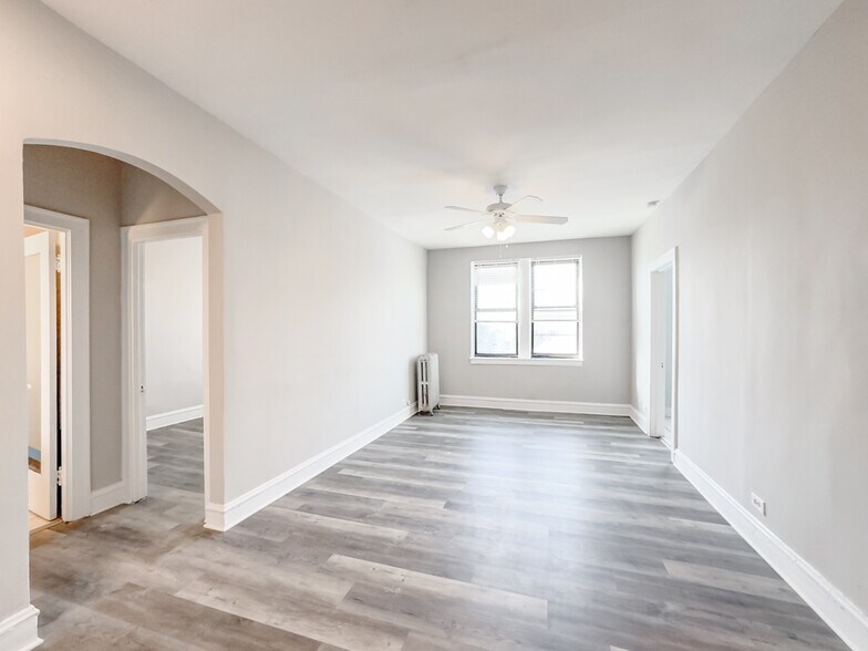 Building Photo - 4854 N Damen Ave
