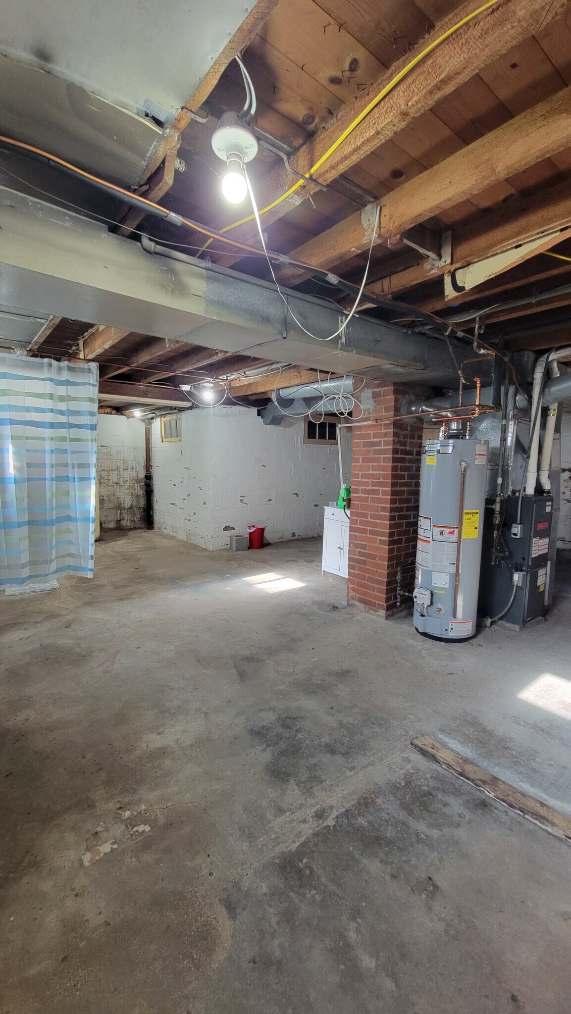 Building Photo - 922 6th St