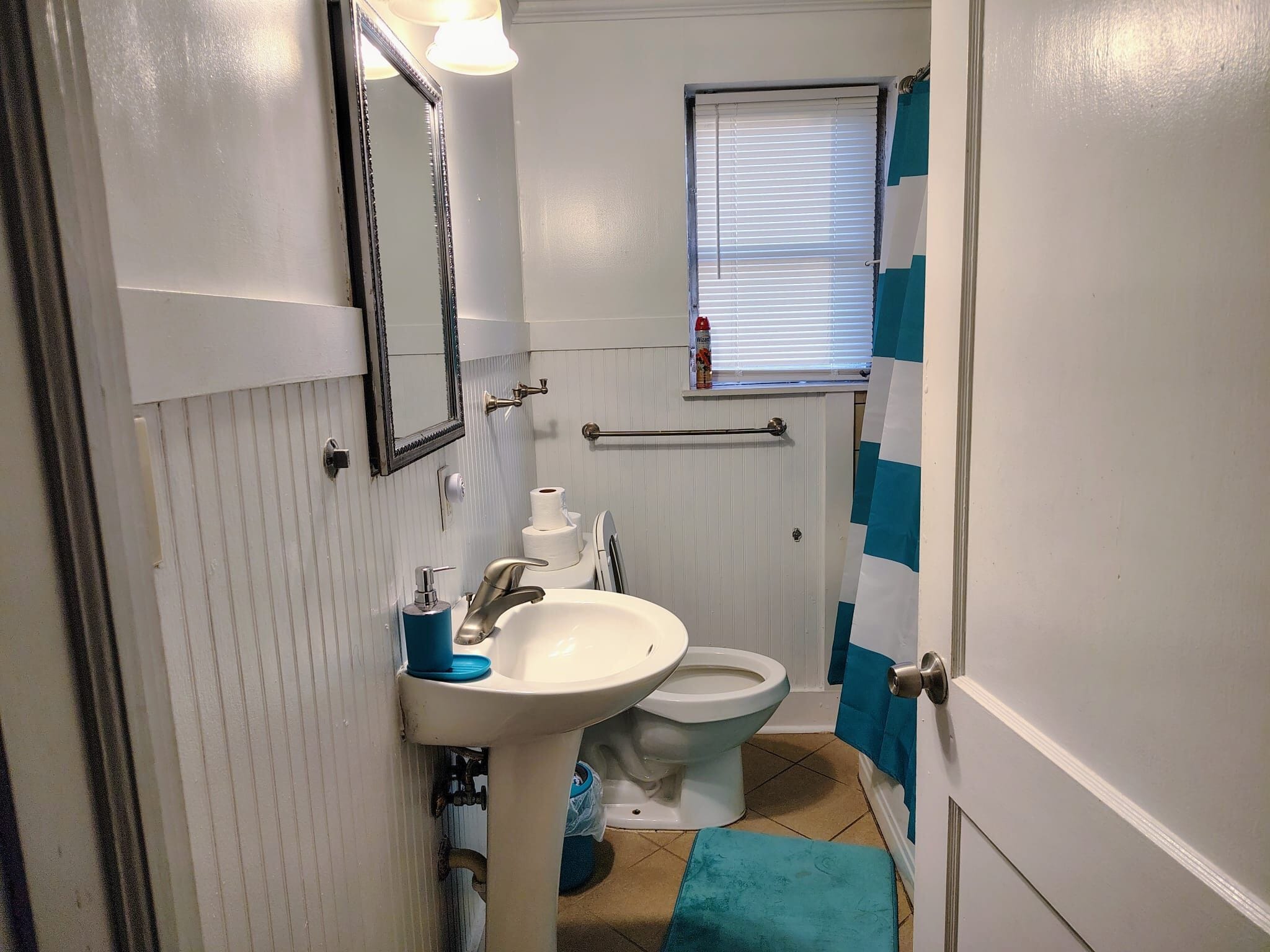 Building Photo - Room in House on Austin Dr