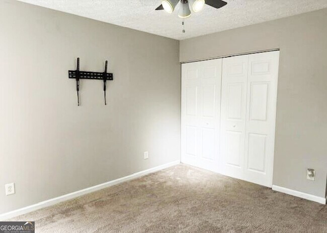 Building Photo - 220 Wild Flower Ln