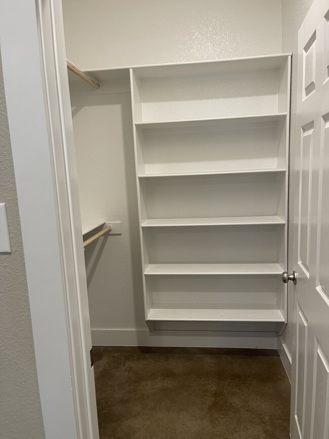 Building Photo - 3301 Belmont Dr