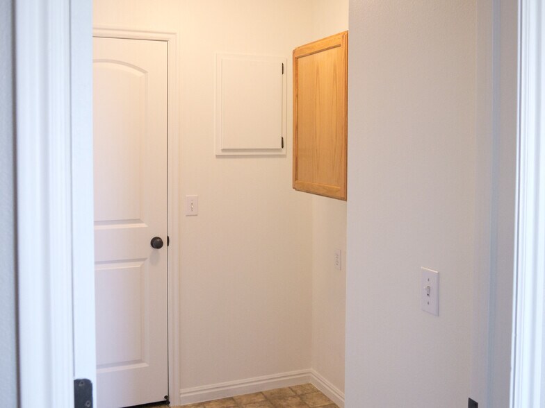 Laundry room - 963 W 670 S