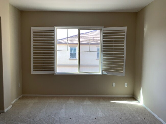 Building Photo - 10777 Canyon Grove Trail