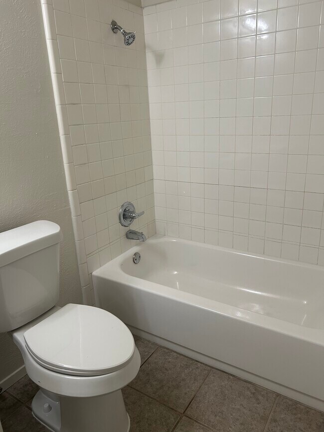 Building Photo - 420 Fox Dr