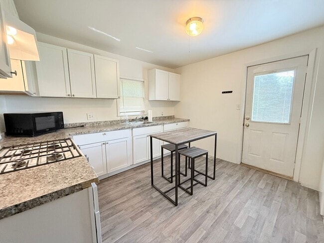 Building Photo - Limited-Time Offer – Reduced Rent & 6-Mont...