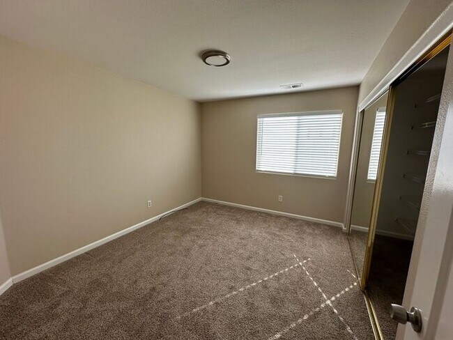 Building Photo - 3031 Sky Country Dr