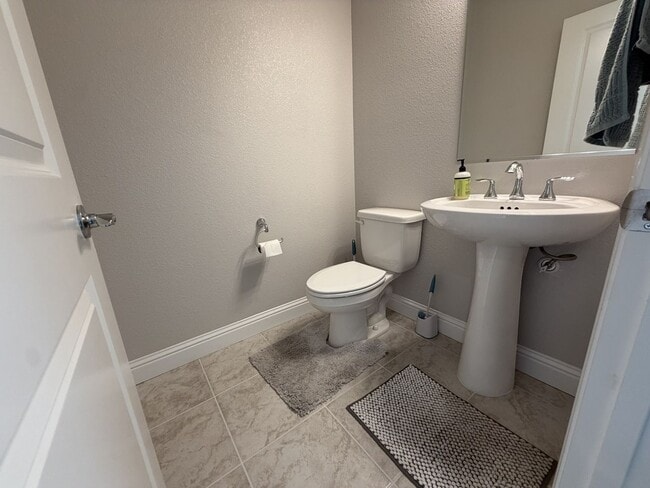 Building Photo - Beautiful 5 bedroom, 4 bathroom 2 story home in Rancho Cordova!!!