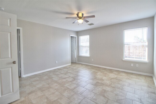 Building Photo - 29407 Legends Green Dr
