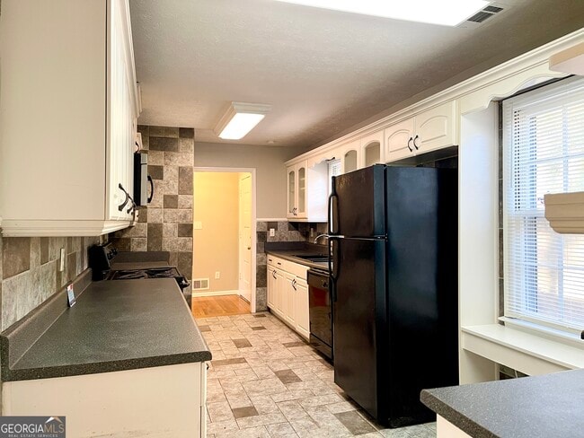 Building Photo - 3305 Spring Creek Dr SE