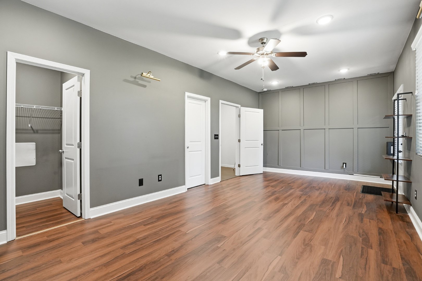 Building Photo - 2376 Tarben Dr