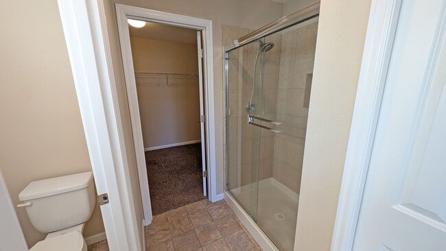 Building Photo - 4 bedroom 2.5 bathroom home