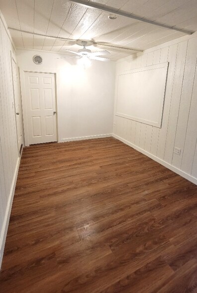 Building Photo - 2100 Hill Top Ct