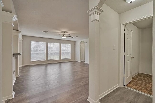 Building Photo - 511 Elm Ridge Dr