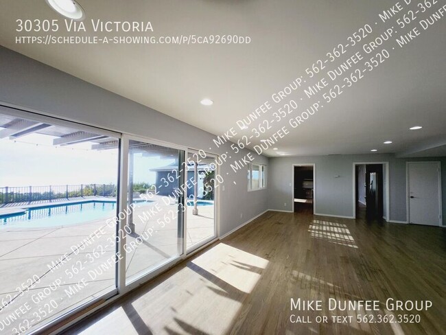 Building Photo - 30305 Vía Victoria