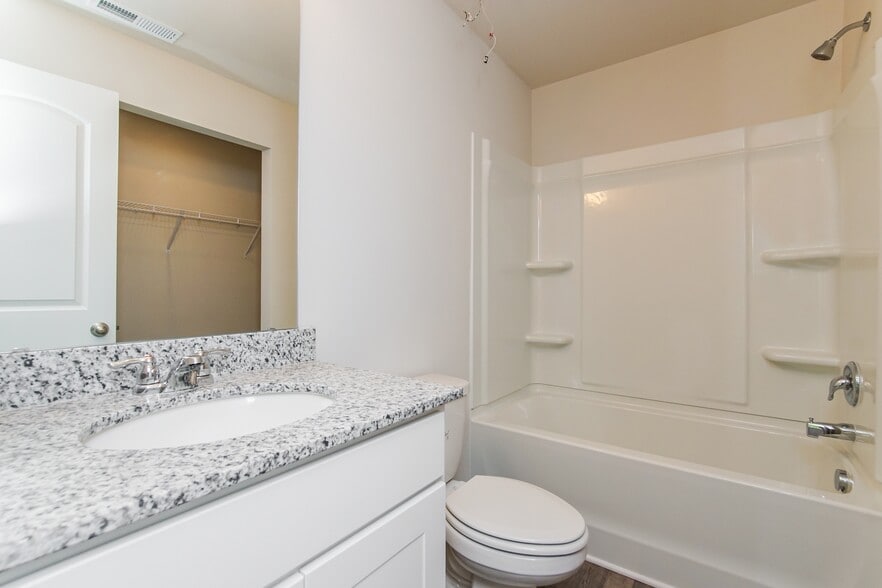 Building Photo - 1212 Hope Farm Dr