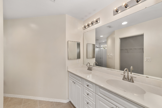 Building Photo - 5436 Admiral Way