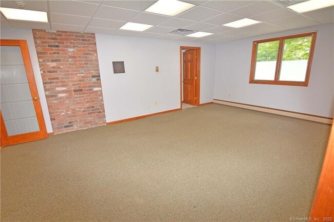 Building Photo - 405 Maple Ave